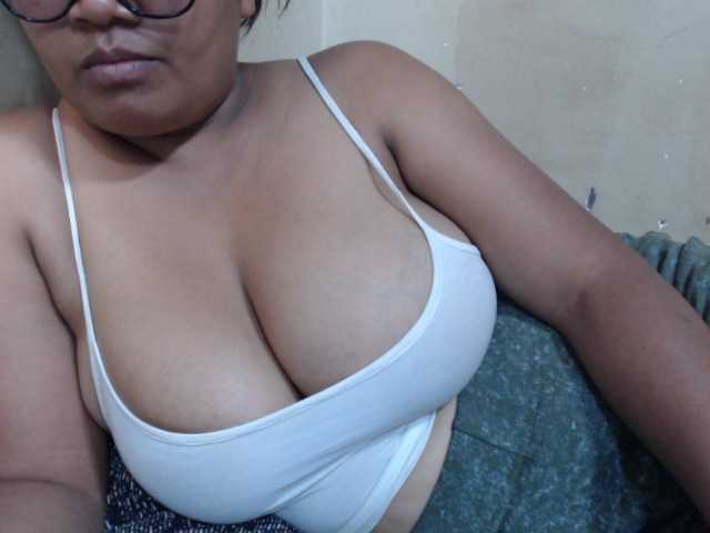 Anialove live cam on BongaCams