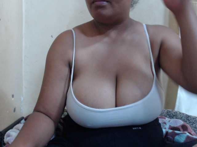 Anialove live cam on BongaCams