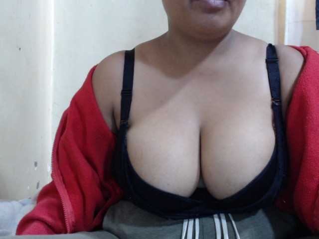 Anialove live cam on BongaCams