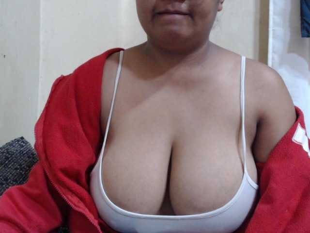 Anialove live cam on BongaCams