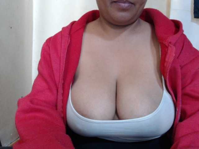 Anialove live cam on BongaCams