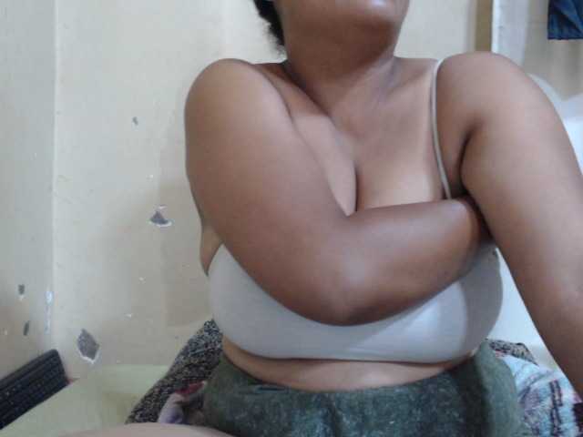 Anialove live cam on BongaCams