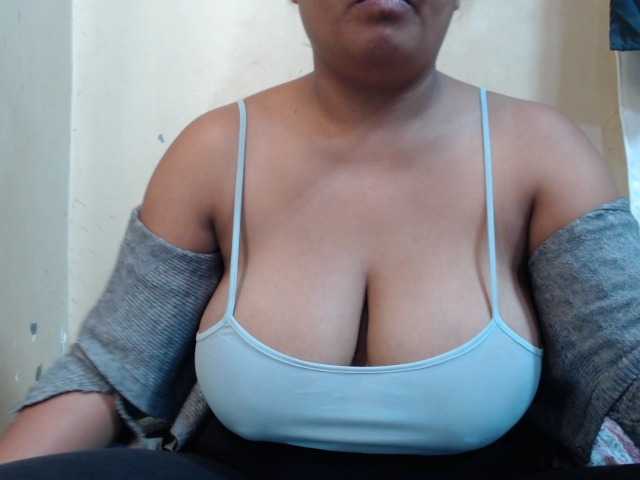 Anialove live cam on BongaCams