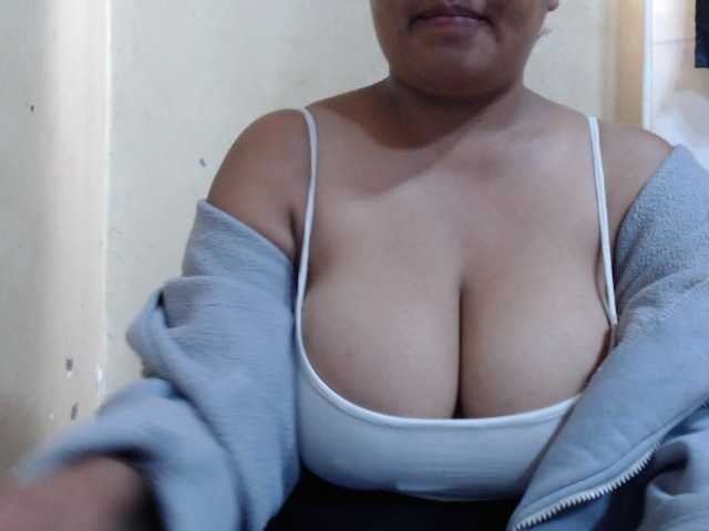 Anialove live cam on BongaCams