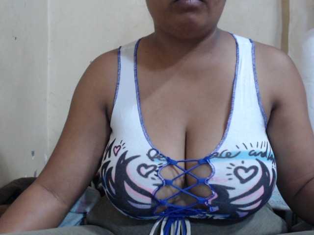 Anialove live cam on BongaCams