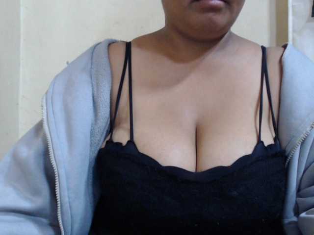 Anialove live cam on BongaCams