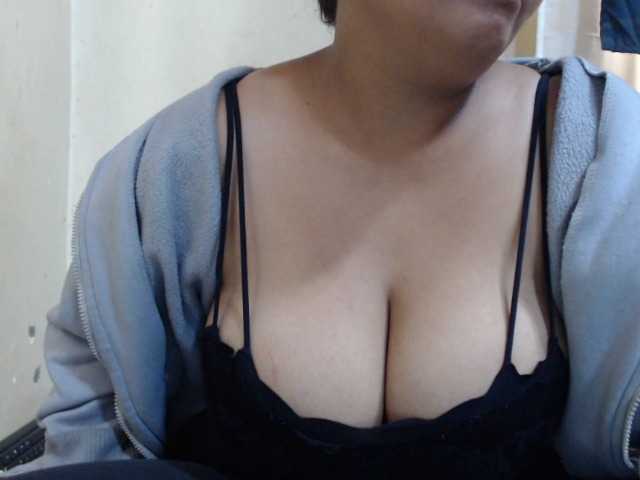 Anialove live cam on BongaCams