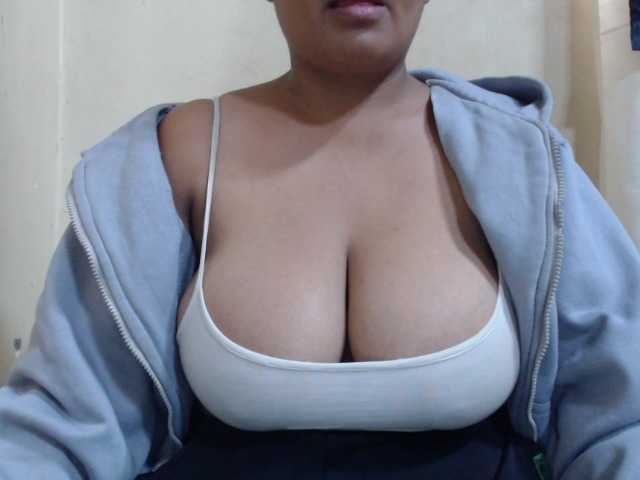 Anialove live cam on BongaCams