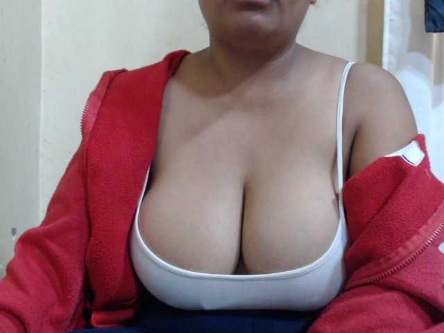 Anialove live cam on BongaCams