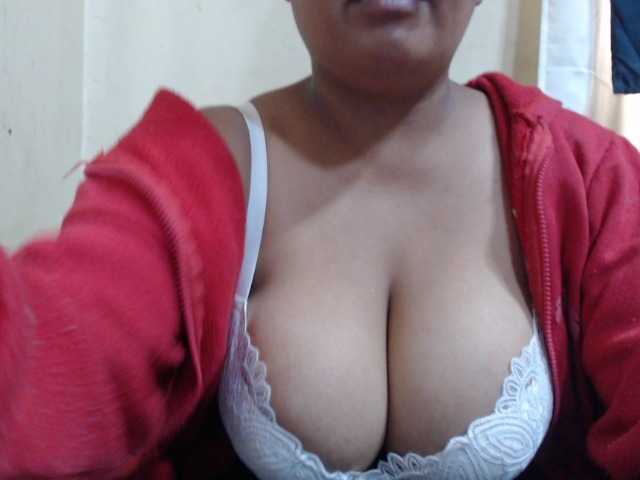 Anialove live cam on BongaCams
