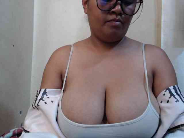 Anialove's cam show statistics and live stream