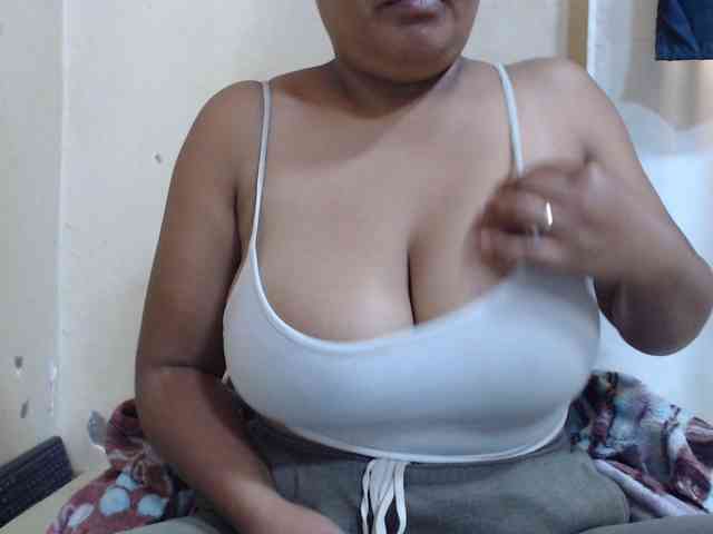 Anialove Live Webcam on BongaCams