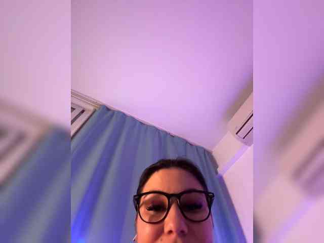 Acest model este live acum. DianaCharming