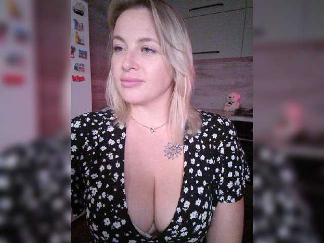white-angel-1 live cam on BongaCams