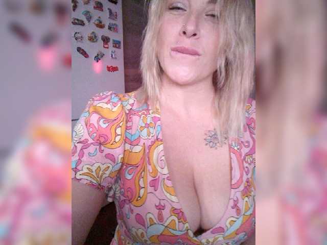 white-angel-1 live cam on BongaCams