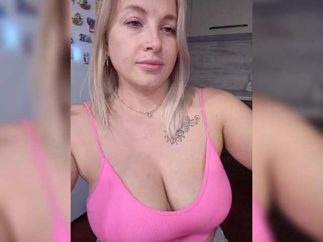le modèle --_Angel_-- est en webcam porno dans un show sur le site bongacams, il possède les tags suivants: White/Caucasian,Blonde,Shaved