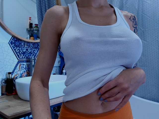ladayy live cam on BongaCams