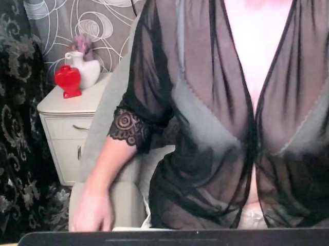 Svetulya50 live cam on BongaCams