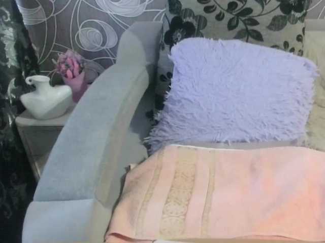 le modèle Svetulya50 est en webcam porno dans un show sur le site bongacams, il possède les tags suivants: White/Caucasian,Blonde,Shaved
