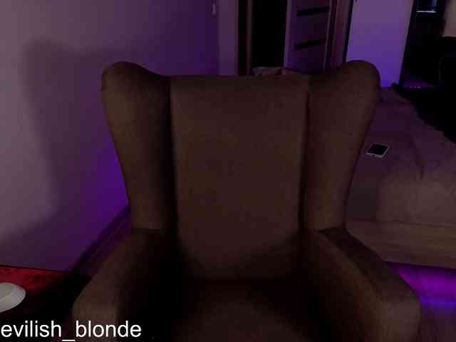 MikaKisa66624 webcam