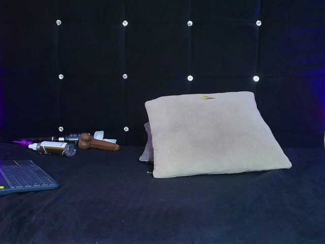 emmily-keller live cam on BongaCams