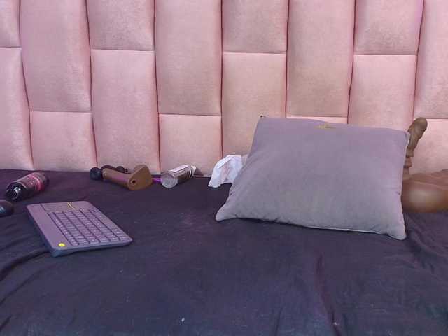 emmily-keller live cam on BongaCams