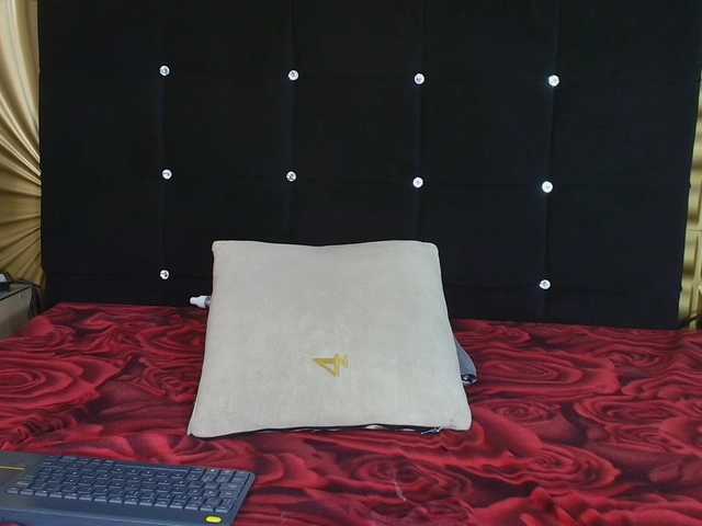 emmily-keller live cam on BongaCams