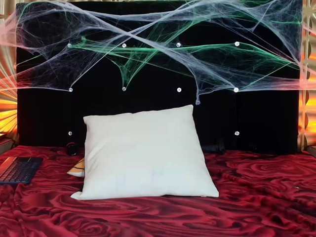 emmily-keller live cam on BongaCams