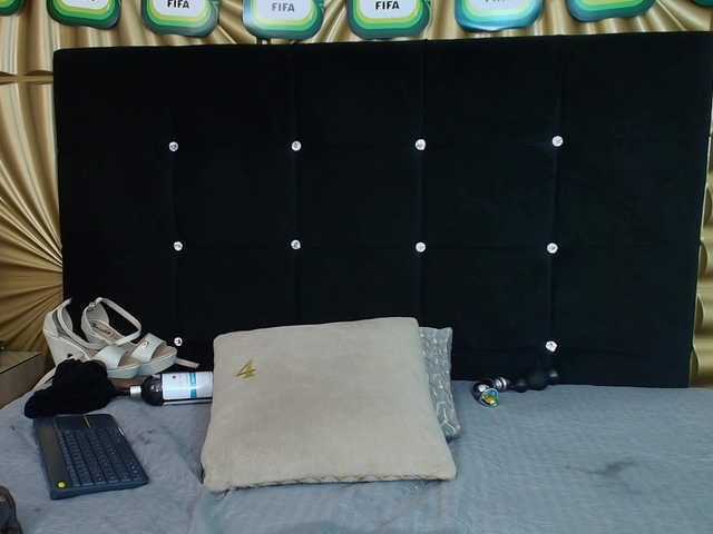 emmily-keller live cam on BongaCams