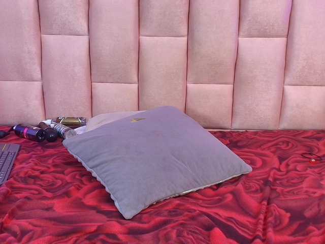 emmily-keller live cam on BongaCams