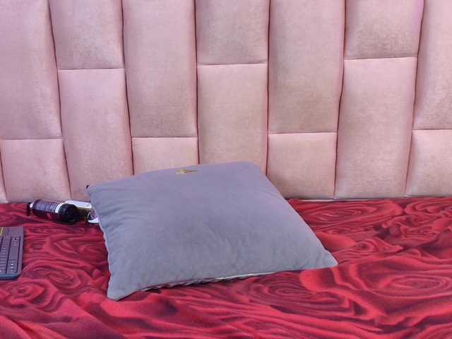 emmily-keller live cam on BongaCams