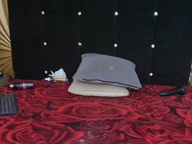 emmily-keller live cam on BongaCams
