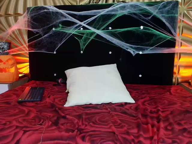 emmily-keller live cam on BongaCams