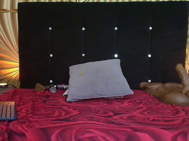 emmily-keller live cam on BongaCams