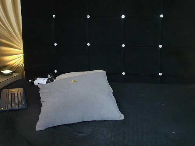 emmily-keller's BongaCams show and profile