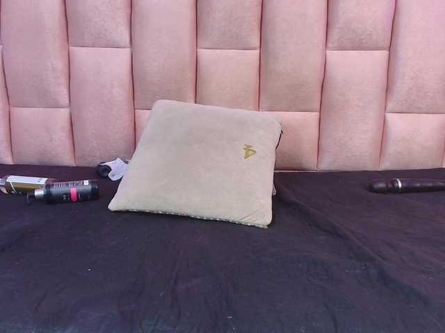 emmily-keller live cam on BongaCams