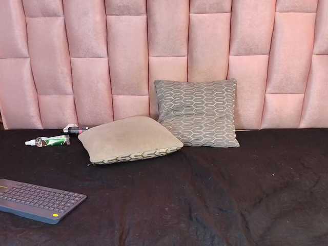 emmily-keller live cam on BongaCams