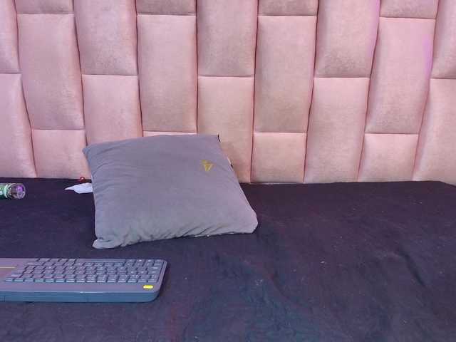 emmily-keller live cam on BongaCams