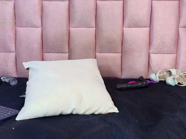 emmily-keller live cam on BongaCams