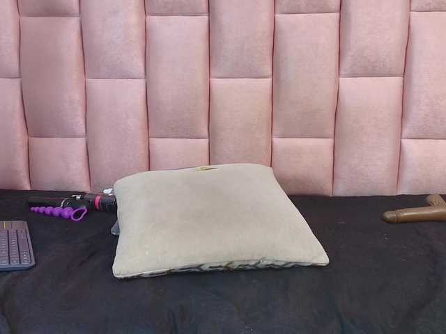 emmily-keller live cam on BongaCams