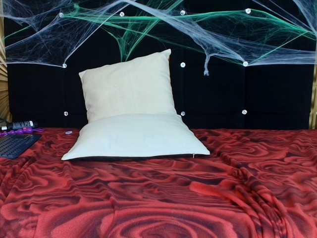 emmily-keller live cam on BongaCams