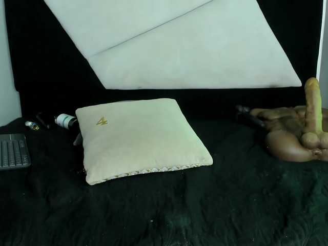 emmily-keller live cam on BongaCams