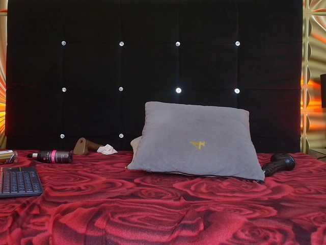 emmily-keller live cam on BongaCams
