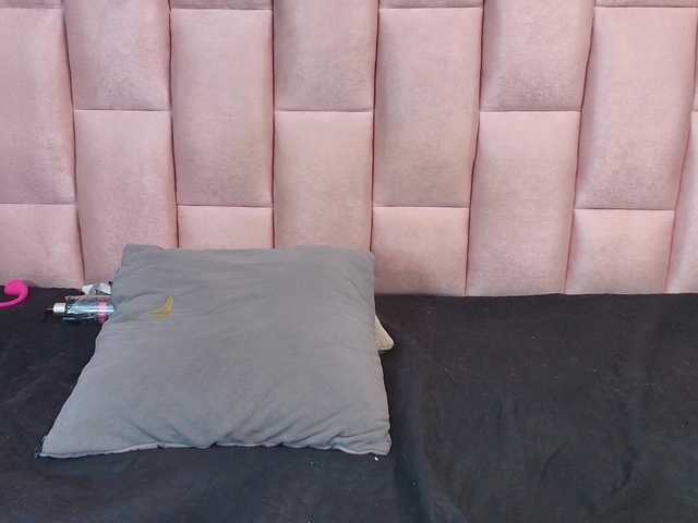 emmily-keller live cam on BongaCams