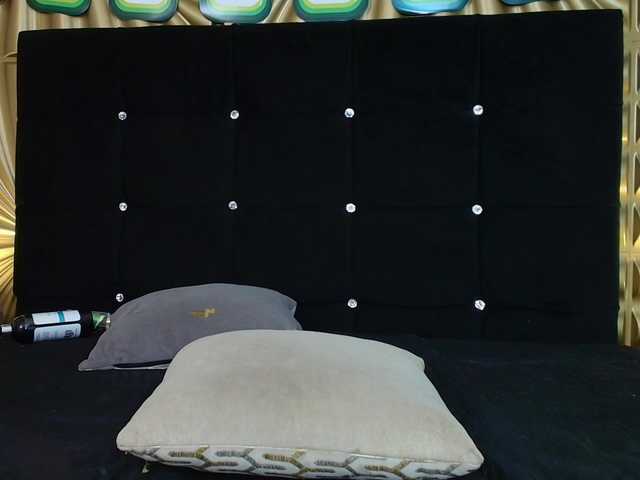 emmily-keller live cam on BongaCams