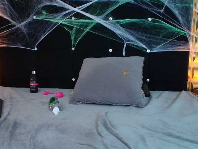 emmily-keller live cam on BongaCams