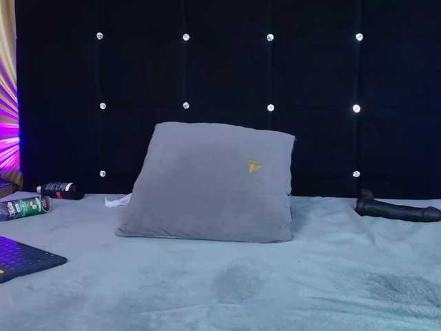 emmily-keller live cam on BongaCams
