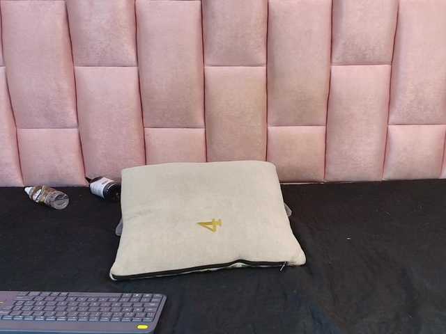 emmily-keller's BongaCams show and profile