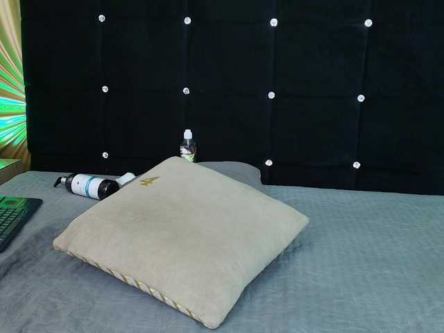 emmily-keller live cam on BongaCams