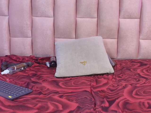 emmily-keller live cam on BongaCams